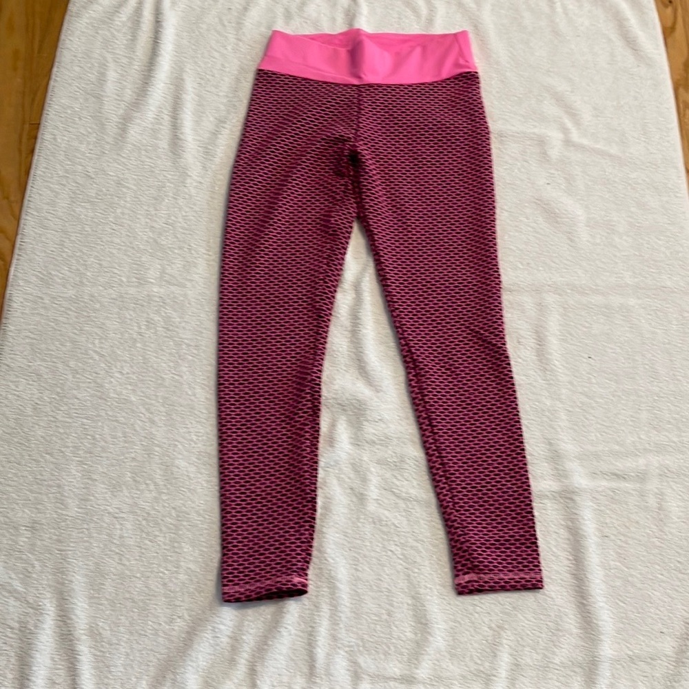 Polyester new tags leggings pink& black women pre-owned
